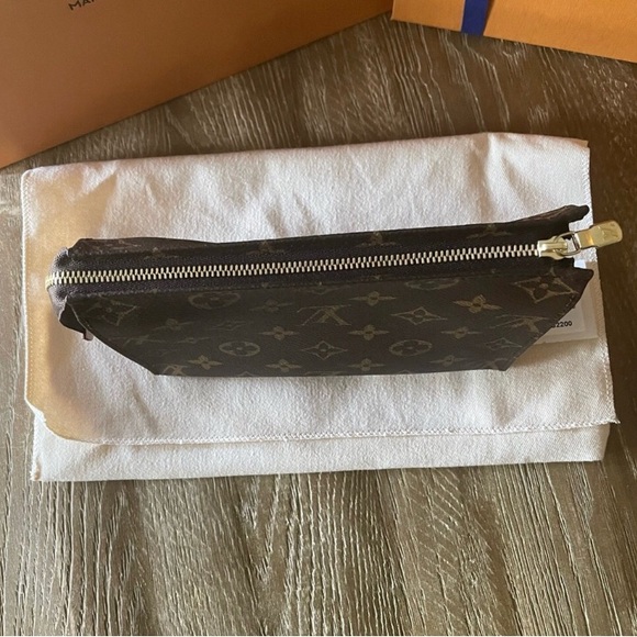 Louis Vuitton Monogram Brown Cosmetic Bag - Picture 2 of 8